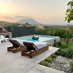 فيلة The Backyard *