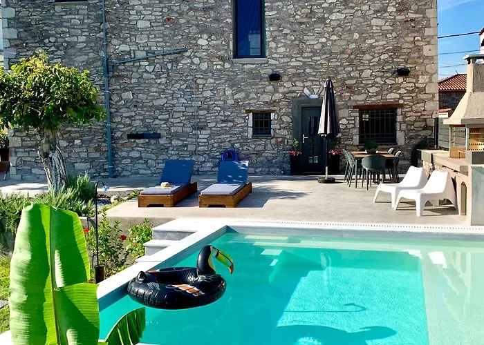 The Backyard Villa Eva