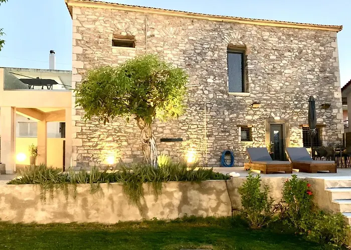 فيلة The Backyard Eva